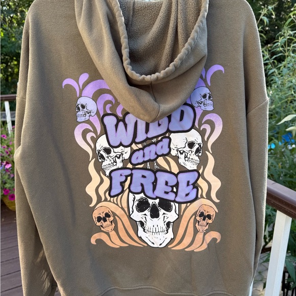 3/$10 Bundle Ardene Olive Hoodie with Unique Skull Design - Picture 5 of 7